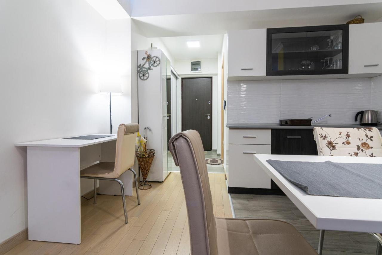 Luxury ǀ Apartments ǀ Residential Building ǀ Wifi Скопие Екстериор снимка