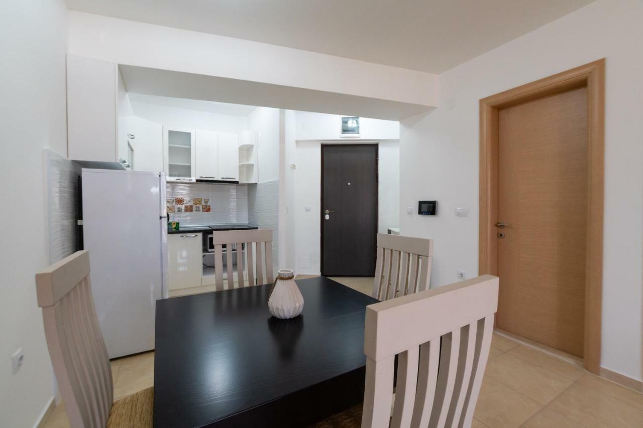 Luxury ǀ Apartments ǀ Residential Building ǀ Wifi Скопие Екстериор снимка
