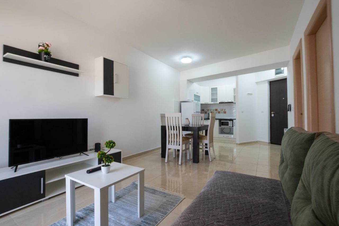Luxury ǀ Apartments ǀ Residential Building ǀ Wifi Скопие Екстериор снимка