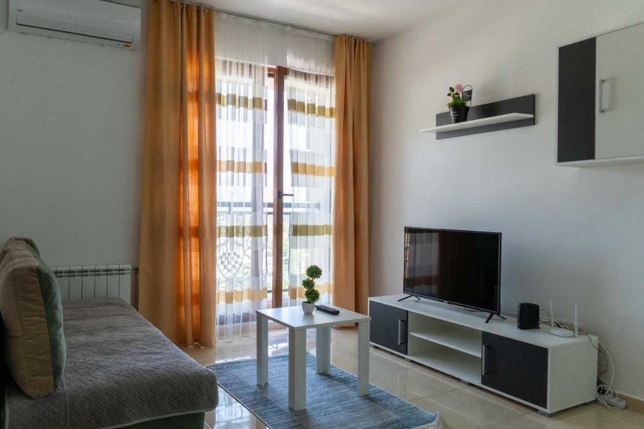 Luxury ǀ Apartments ǀ Residential Building ǀ Wifi Скопие Екстериор снимка